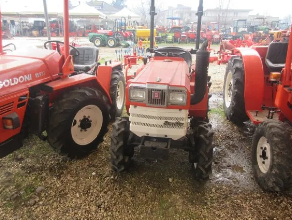 34#7078 Trattore Kubota e attrezzature agricole