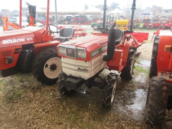 34#7078 Trattore Kubota e attrezzature agricole