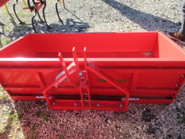 34#7078 Trattore Kubota e attrezzature agricole