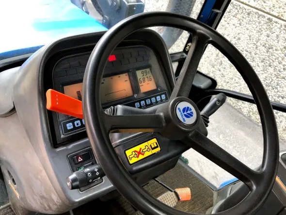 Trattore New Holland TM190
