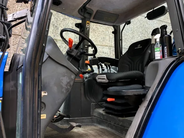 Trattore New Holland TM190