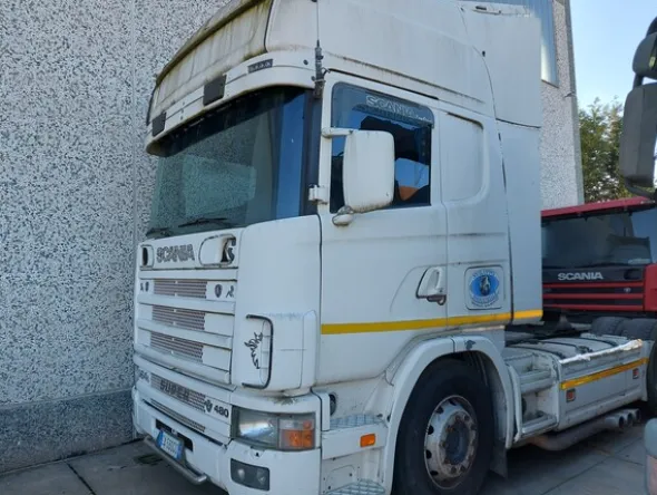 5#8467 Trattore stradale con ralla Scania