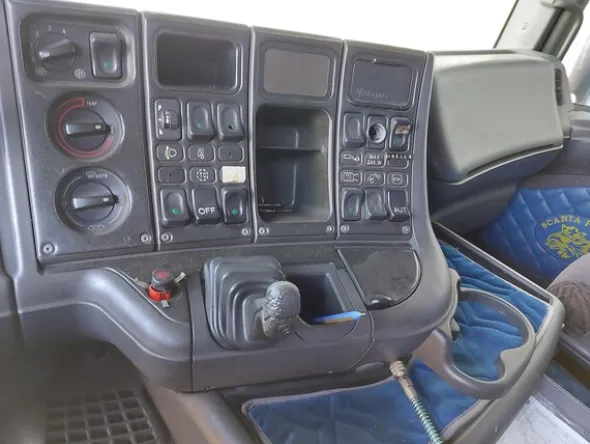 5#8467 Trattore stradale con ralla Scania