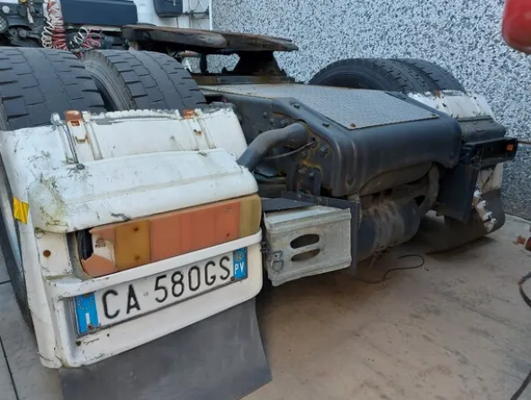 5#8467 Trattore stradale con ralla Scania