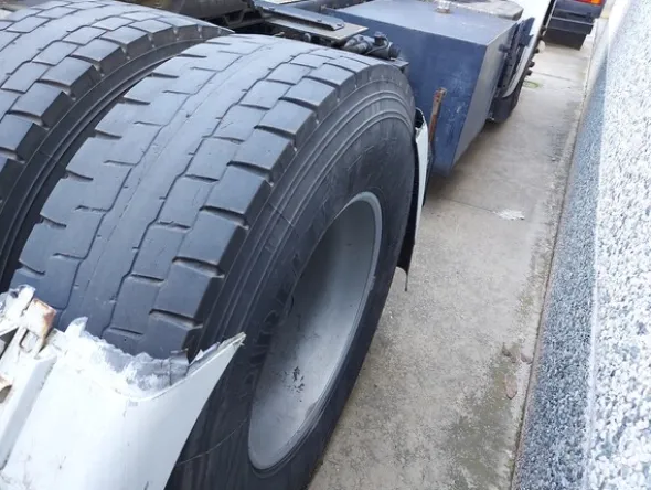 5#8467 Trattore stradale con ralla Scania