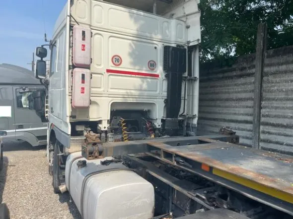 5#8581 Trattore stradale DAF