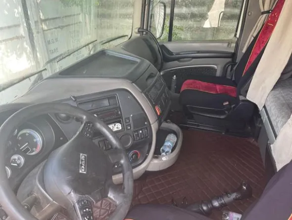 5#8581 Trattore stradale DAF
