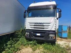 4#8454 Trattore stradale Iveco 450