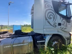 4#8454 Trattore stradale Iveco 450
