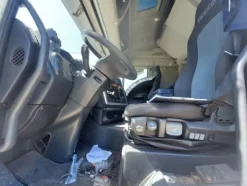 4#8454 Trattore stradale Iveco 450