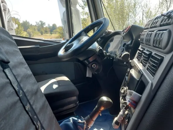 4#8044 Trattore stradale Iveco