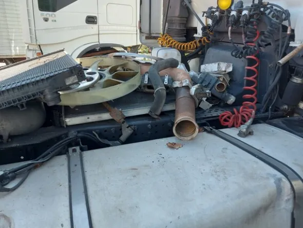 4#8044 Trattore stradale Iveco