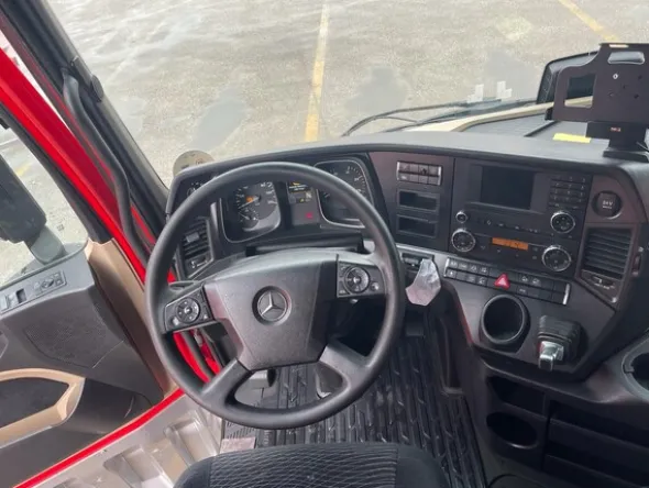 11#8302 Trattore stradale Mercedes New Actros 1845