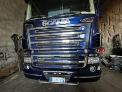 4#8915 Trattore stradale Scania