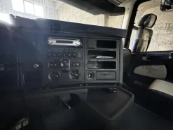 4#8915 Trattore stradale Scania