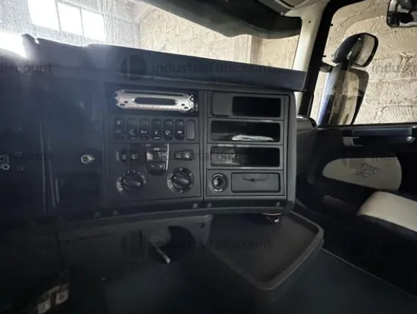 4#8915 Trattore stradale Scania