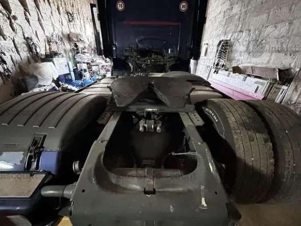 4#8915 Trattore stradale Scania