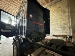 4#8915 Trattore stradale Scania