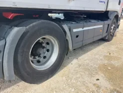 13#8177 Trattore stradale Scania e Semirimorchio isotermico Schmitz
