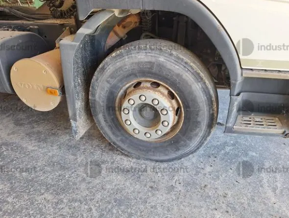 24#10158 Trattore stradale Volvo FM12 460