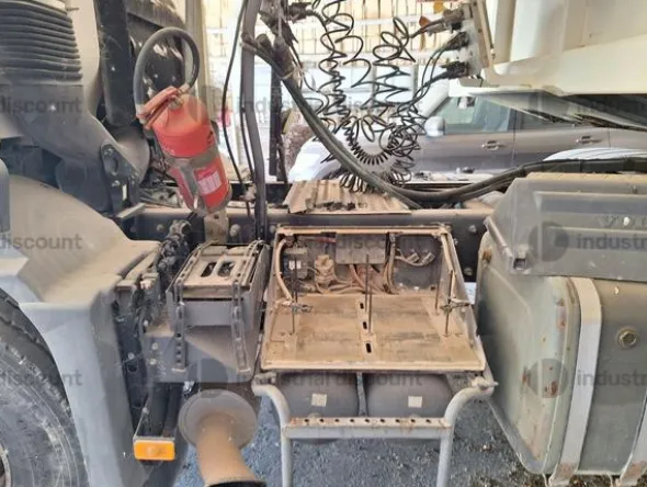24#10158 Trattore stradale Volvo FM12 460