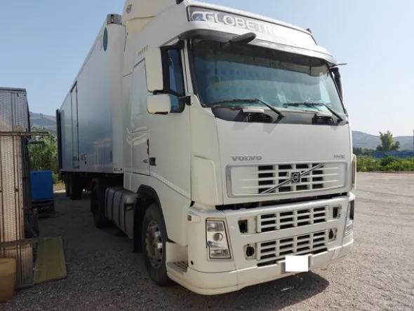 2#7828 Trattore stradale Volvo Truck FH12 460