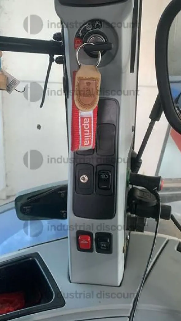 1#8964 Trattore Valtra