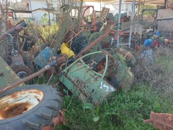 579#73951 Trattori agricoli e macchine dismessi