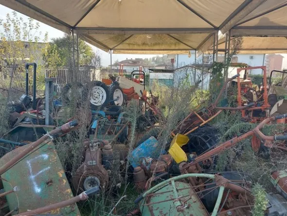 579#73951 Trattori agricoli e macchine dismessi