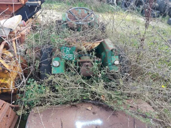 579#73951 Trattori agricoli e macchine dismessi
