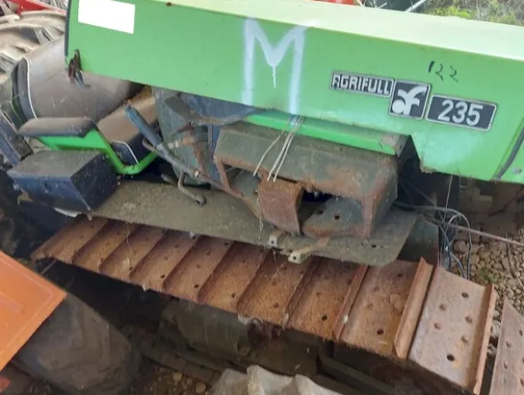 579#73951 Trattori agricoli e macchine dismessi