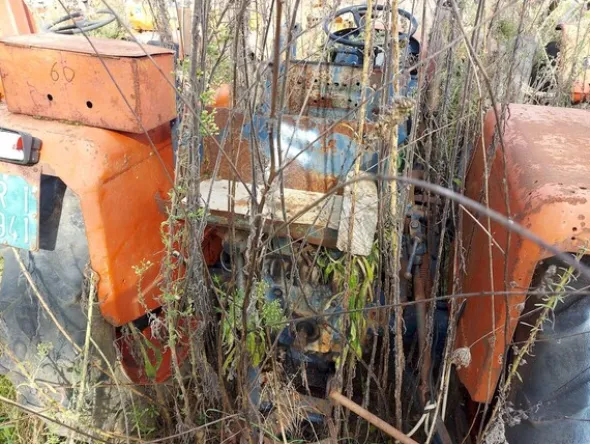 579#73951 Trattori agricoli e macchine dismessi