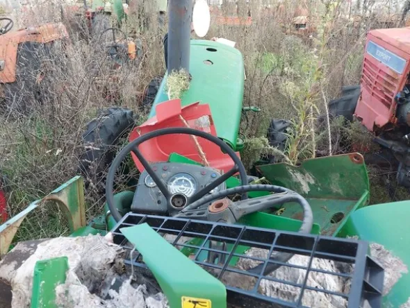 579#73951 Trattori agricoli e macchine dismessi