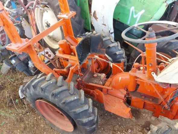 579#73951 Trattori agricoli e macchine dismessi
