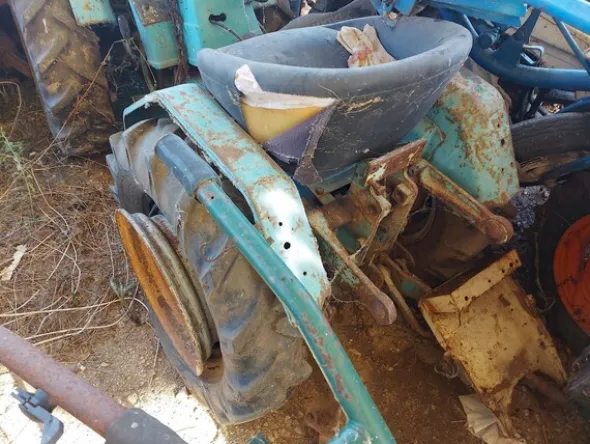 579#73951 Trattori agricoli e macchine dismessi