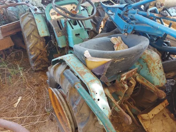 579#73951 Trattori agricoli e macchine dismessi