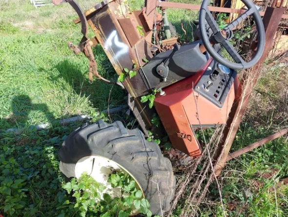 579#73951 Trattori agricoli e macchine dismessi