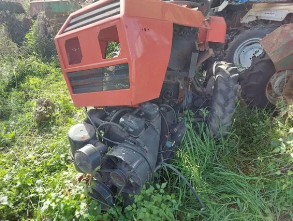 579#73951 Trattori agricoli e macchine dismessi