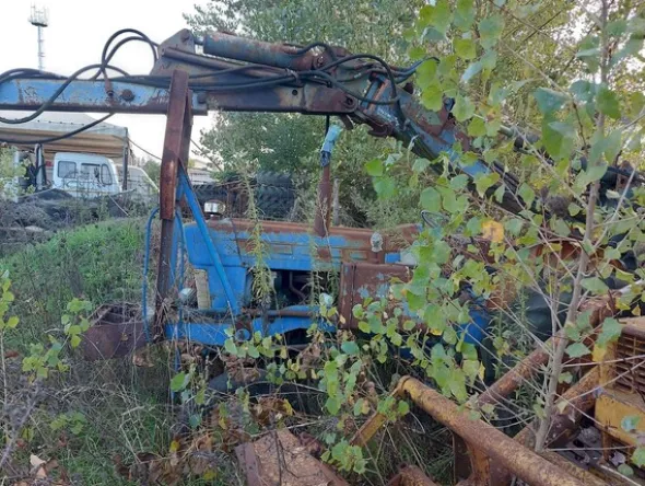579#73951 Trattori agricoli e macchine dismessi