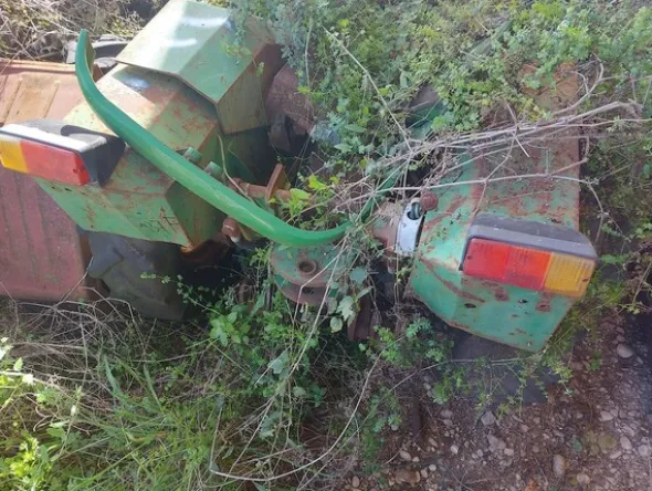 579#73951 Trattori agricoli e macchine dismessi