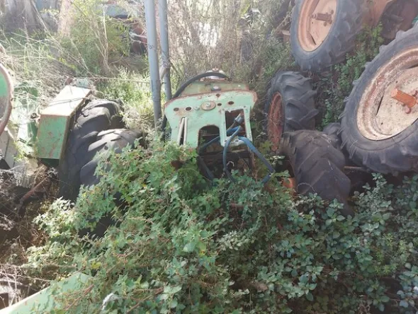 579#73951 Trattori agricoli e macchine dismessi