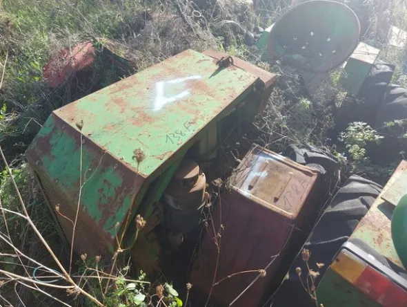 579#73951 Trattori agricoli e macchine dismessi