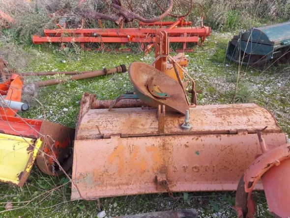 579#73951 Trattori agricoli e macchine dismessi