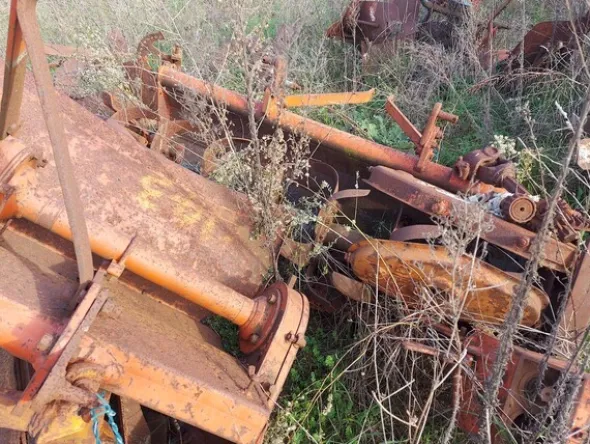 579#73951 Trattori agricoli e macchine dismessi