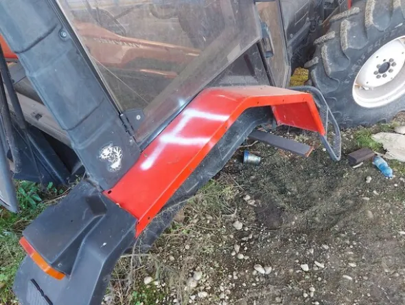 579#73951 Trattori agricoli e macchine dismessi