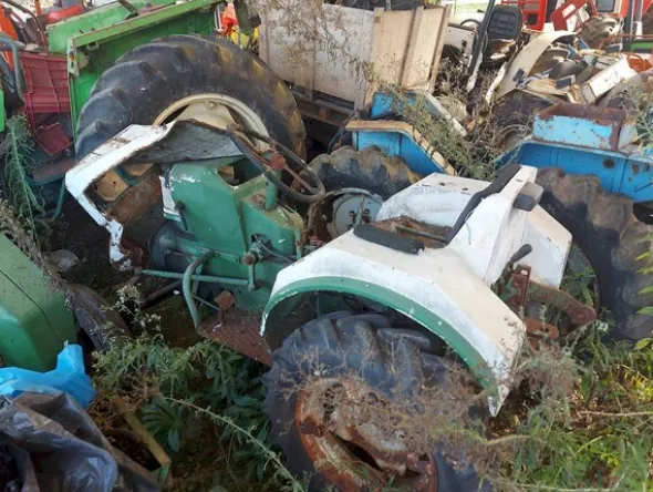 579#73951 Trattori agricoli e macchine dismessi