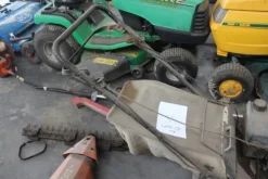 12#5817 Trattorini tosaerba Sabre e Yard-Man