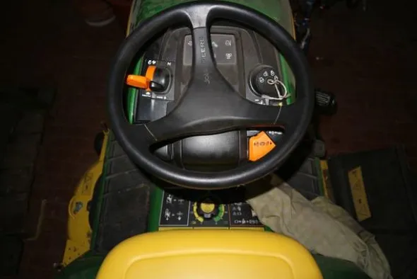 56#3453 Trattorino idrostatico John Deere