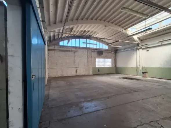 #2640021 Tribunale di Udine - Capannone industriale con corte