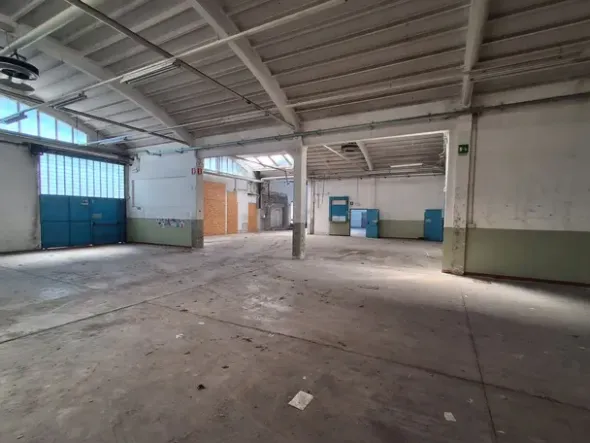 #2640021 Tribunale di Udine - Capannone industriale con corte